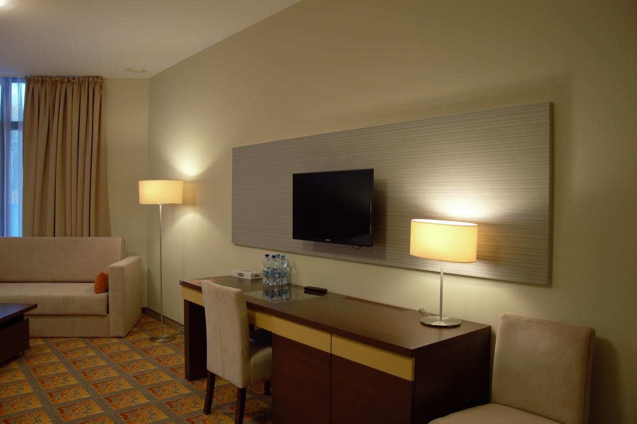 Hotel Via Baltica Ломжа Экстерьер фото